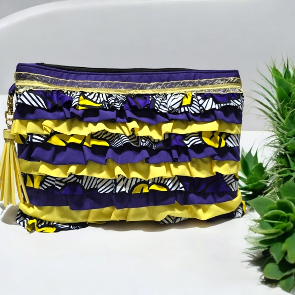 Handmade Ruffle zipper clutch bag - Picture 1 of 7